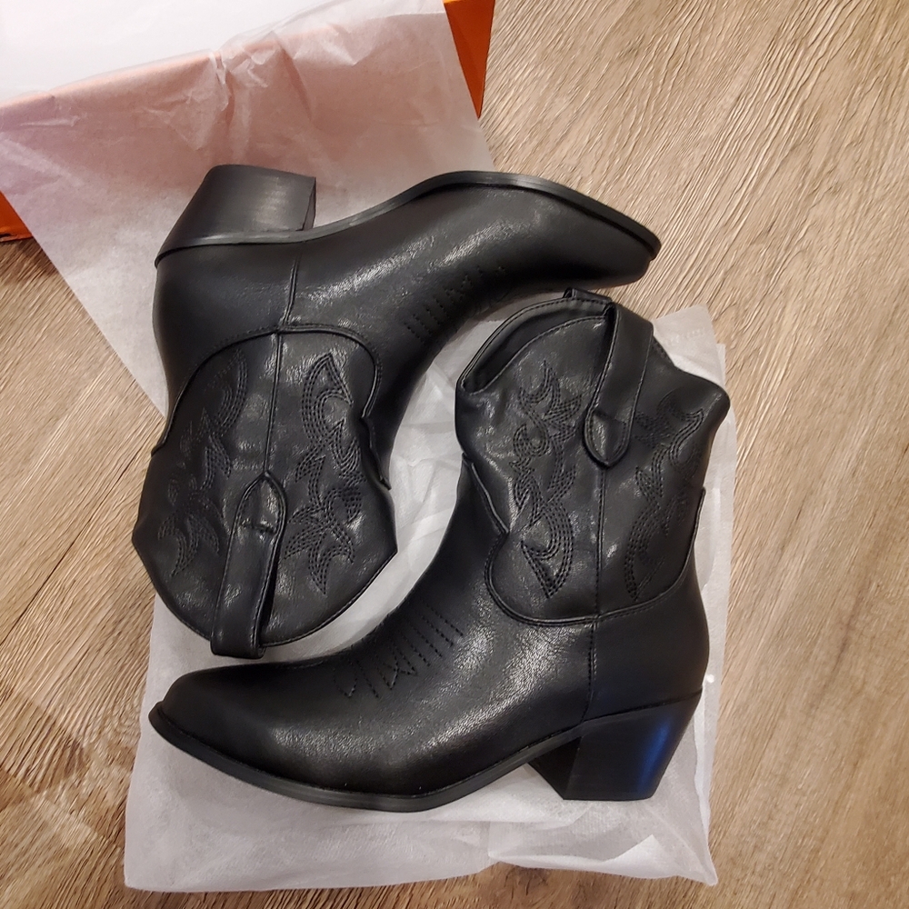 Ankle Cowboy Boots 🖤
